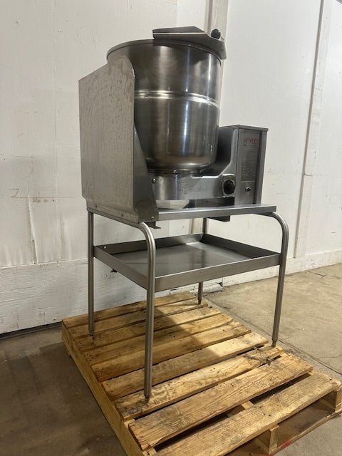 "GROEN TBD/4 - 40" ELECTRIC JACKETED ALL IN ONE 40 QUART STEAM KETTLE MANUAL TILT - Second Life - Equipment - collection_name