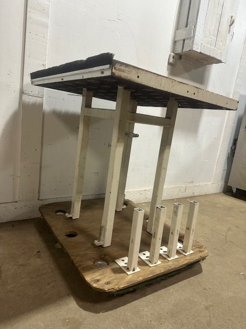 H.D COMMERCIAL 36"W x 36"D BALL CONVEYOR TABLE ON CASTERS - Second Life - Equipment - collection_name