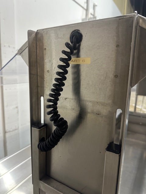 H.D COMMERCIAL S.S REFRIGERATED BUFFET TABLE W/SNEEZE GUARD ON CASTERS,120V 1PH - Second Life - Equipment - collection_name