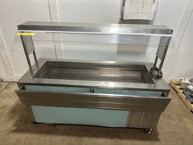 H.D COMMERCIAL S.S REFRIGERATED BUFFET TABLE W/SNEEZE GUARD ON CASTERS,120V 1PH - Second Life - Equipment - collection_name