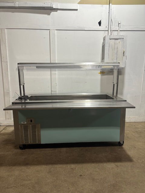 H.D COMMERCIAL S.S REFRIGERATED BUFFET TABLE W/SNEEZE GUARD ON CASTERS,120V 1PH - Second Life - Equipment - collection_name