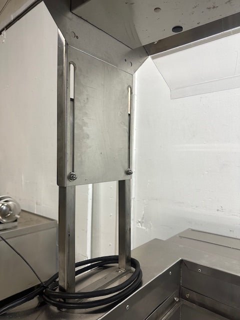 H.D COMMERCIAL S.S REFRIGERATED BUFFET TABLE W/SNEEZE GUARD ON CASTERS,120V 1PH - Second Life - Equipment - collection_name