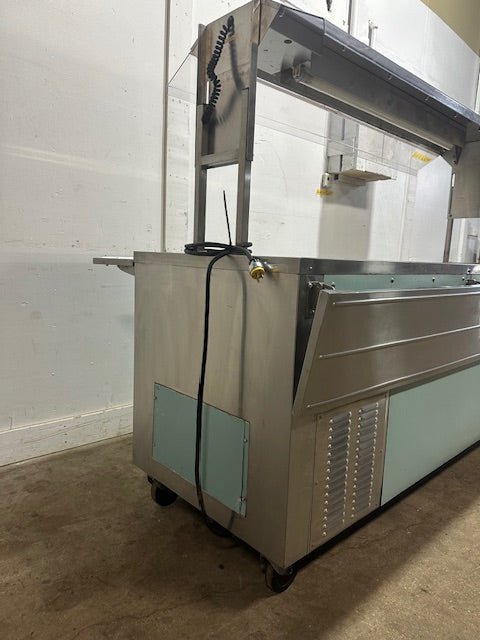 H.D COMMERCIAL S.S REFRIGERATED BUFFET TABLE W/SNEEZE GUARD ON CASTERS,120V 1PH - Second Life - Equipment - collection_name