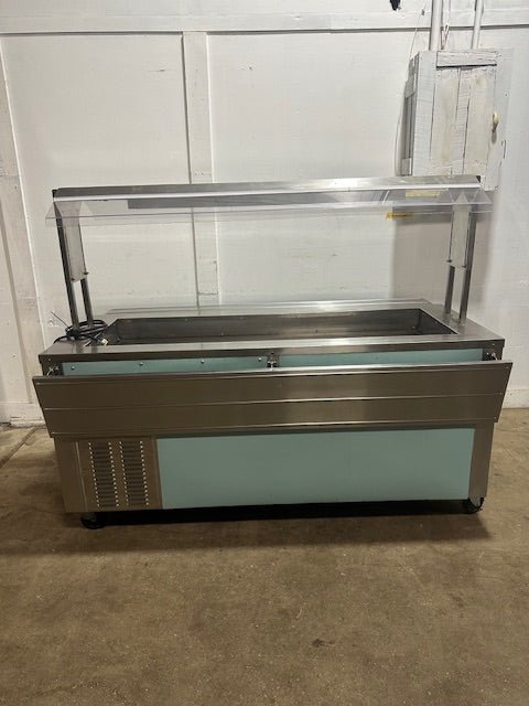 H.D COMMERCIAL S.S REFRIGERATED BUFFET TABLE W/SNEEZE GUARD ON CASTERS,120V 1PH - Second Life - Equipment - collection_name