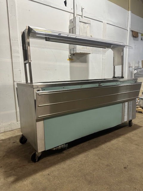 H.D COMMERCIAL S.S REFRIGERATED BUFFET TABLE W/SNEEZE GUARD ON CASTERS,120V 1PH - Second Life - Equipment - collection_name