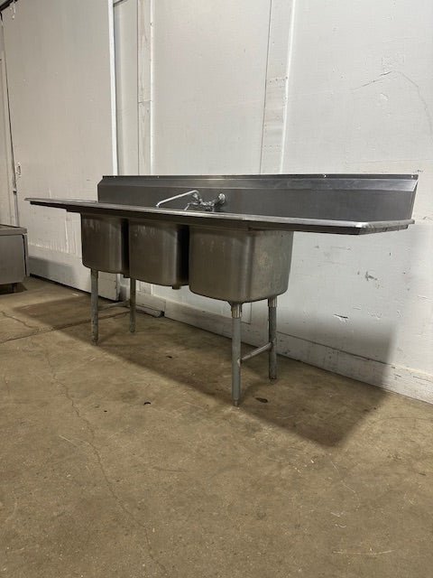 HEAVY DUTY COMMERCIAL STAINLESS STEEL 3 COMPARTMENT SINK 44x93x22.5, 17 GAUGE, HOT/COLD FAUCET - Second Life - Equipment - collection_name