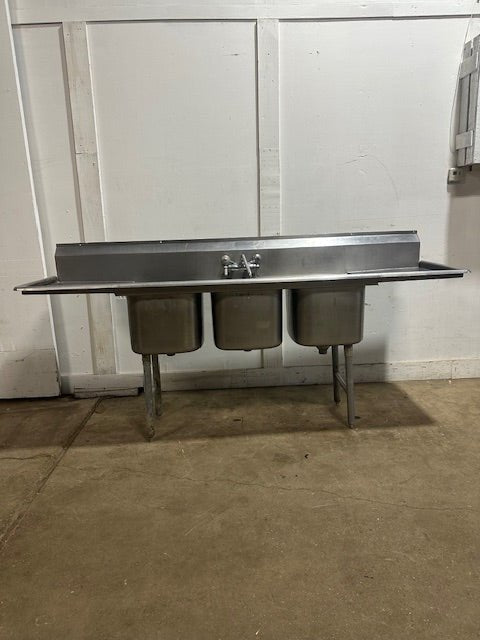 HEAVY DUTY COMMERCIAL STAINLESS STEEL 3 COMPARTMENT SINK 44x93x22.5, 17 GAUGE, HOT/COLD FAUCET - Second Life - Equipment - collection_name