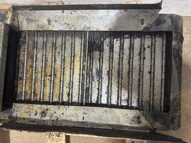 "HENNING 11098" H.D INDUSTRIAL 12"W CHIP CONVEYOR , 1/8 HP 37"H x 101"L x 23"D - Second Life - Equipment - collection_name