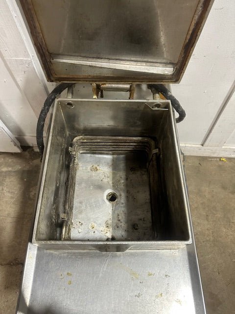 "HENNY PENNY 500"COMMERCIAL ELECTRIC PRESSURE FRYER WITH COMPUTRON 7000,208V 3PH - Second Life - Equipment - collection_name