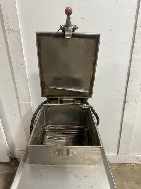 "HENNY PENNY 500"COMMERCIAL ELECTRIC PRESSURE FRYER WITH COMPUTRON 7000,208V 3PH - Second Life - Equipment - collection_name