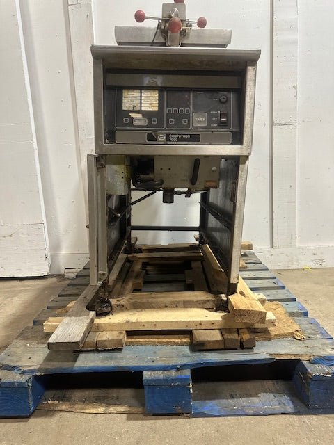 "HENNY PENNY 500"COMMERCIAL ELECTRIC PRESSURE FRYER WITH COMPUTRON 7000,208V 3PH - Second Life - Equipment - collection_name