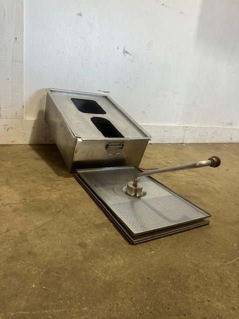 HENNY PENNY 600 RB 1000 COMPUTRON FILTER PAN ASSEMBLY/GREASE PAN FOR FRYER(OEM) - Second Life - Equipment - collection_name