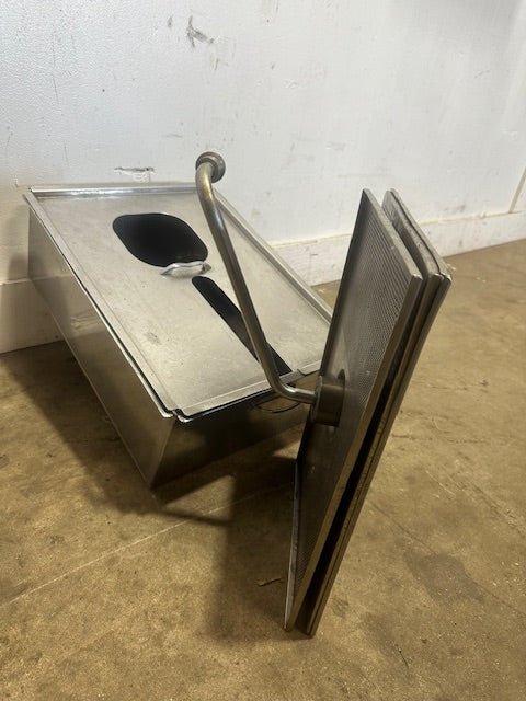 "HENNY PENNY 600 RB" FILTER PAN ASSEMBLY/GREASE TRAP PAN FOR COMMERCIAL FRYER - Second Life - Equipment - collection_name