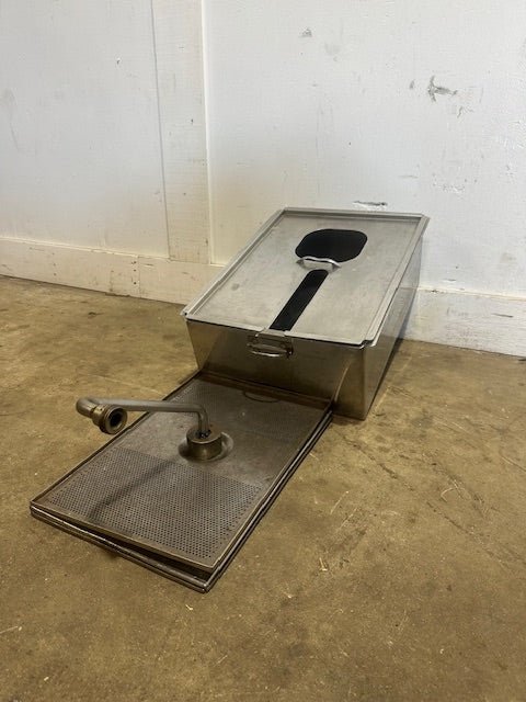 "HENNY PENNY 600 RB" FILTER PAN ASSEMBLY/GREASE TRAP PAN FOR COMMERCIAL FRYER - Second Life - Equipment - collection_name