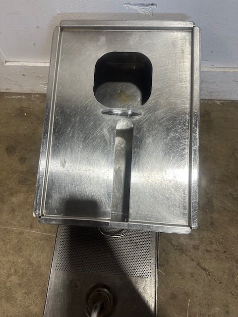 "HENNY PENNY 600 RB" FILTER PAN ASSEMBLY/GREASE TRAP PAN FOR COMMERCIAL FRYER - Second Life - Equipment - collection_name