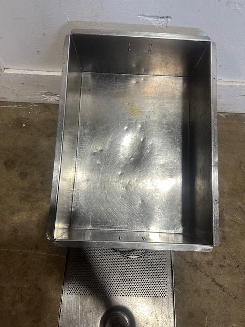 "HENNY PENNY 600 RB" FILTER PAN ASSEMBLY/GREASE TRAP PAN FOR COMMERCIAL FRYER - Second Life - Equipment - collection_name