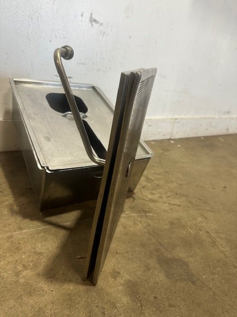 "HENNY PENNY 600 RB" FILTER PAN ASSEMBLY/GREASE TRAP PAN FOR COMMERCIAL FRYER - Second Life - Equipment - collection_name