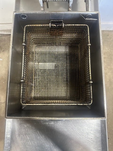 HENNY PENNY MODEL 600 NATURAL GAS PRESSURE FRYER - Second Life - Equipment - collection_name