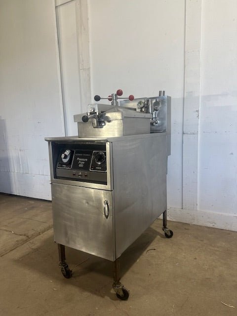 HENNY PENNY MODEL 600 NATURAL GAS PRESSURE FRYER - Second Life - Equipment - collection_name