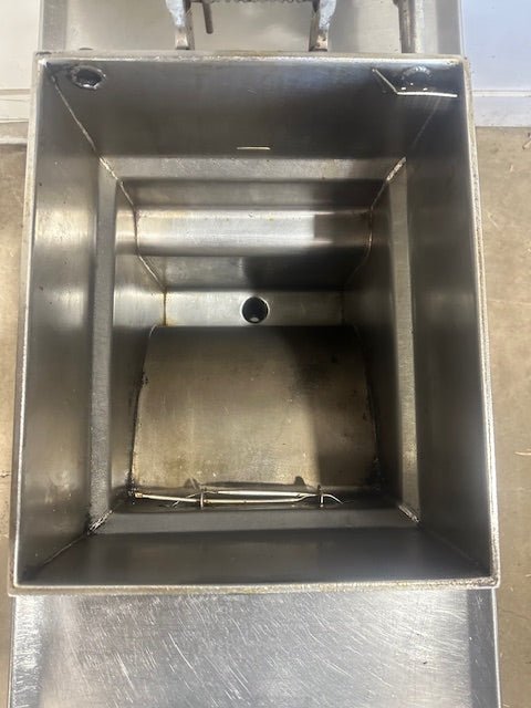 HENNY PENNY MODEL 600 NATURAL GAS PRESSURE FRYER - Second Life - Equipment - collection_name