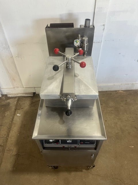 HENNY PENNY MODEL 600 NATURAL GAS PRESSURE FRYER - Second Life - Equipment - collection_name