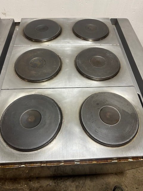 "HOBART CR43" 6 BURNERS DUAL PHASE ELECTRIC STOVE/RANGE W/OVEN AND 2 DRIP TRAYS ON CASTERS - Second Life - Equipment - collection_name