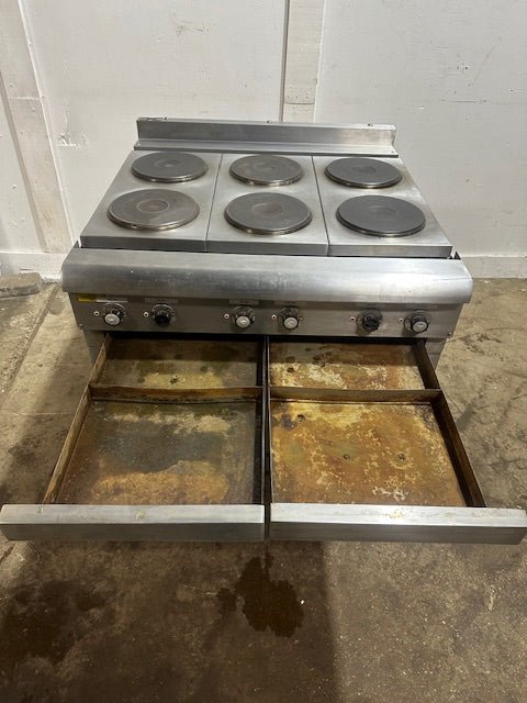 "HOBART CR43" 6 BURNERS DUAL PHASE ELECTRIC STOVE/RANGE W/OVEN AND 2 DRIP TRAYS ON CASTERS - Second Life - Equipment - collection_name