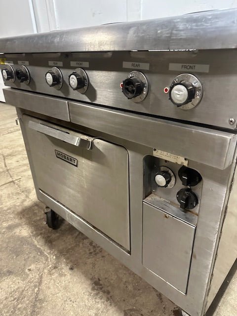 "HOBART CR43" 6 BURNERS DUAL PHASE ELECTRIC STOVE/RANGE W/OVEN AND 2 DRIP TRAYS ON CASTERS - Second Life - Equipment - collection_name