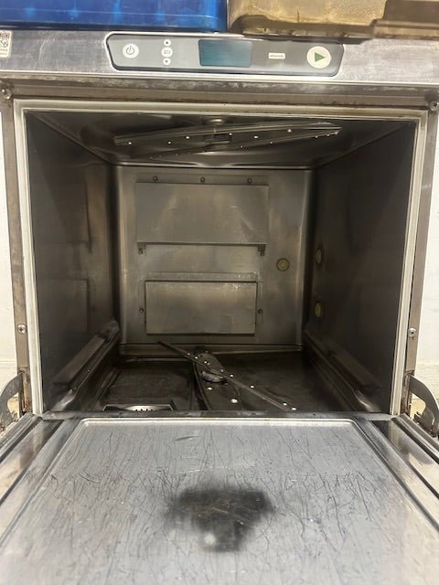 "HOBART LXER"HIGH TEMP UNDERCOUNTER DISHWASHER WITH 2 RACKS, 208 - 240V 3PH - Second Life - Equipment - collection_name
