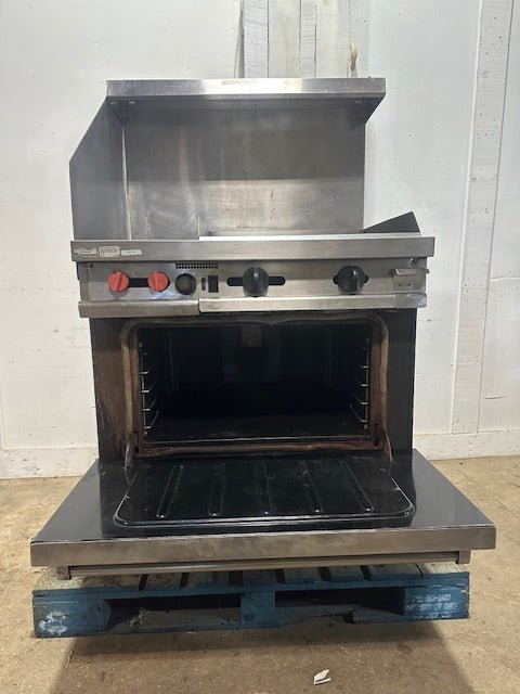 "HOBART" NATURAL GAS 2 BURNER RANGE WITH OVEN AND 24 INCH GRIDDLE - Second Life - Equipment - collection_name