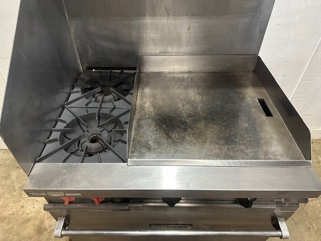 "HOBART" NATURAL GAS 2 BURNER RANGE WITH OVEN AND 24 INCH GRIDDLE - Second Life - Equipment - collection_name