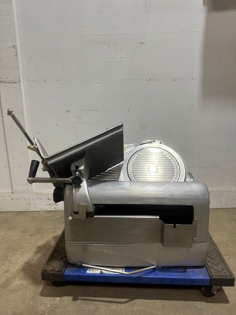 "HOBART"H.D AUTOMATIC COMMERCIAL COUNTERTOP 11 3/4" BLADE MEAT SLICER - Second Life - Equipment - collection_name