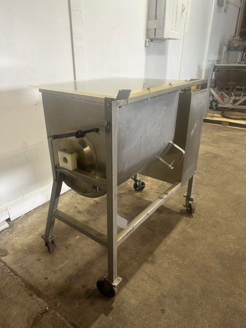 "HOLLY 200"H.D COMMERCIAL 220/440 V, 3PH MEAT MIXER/GRINDER W/ TOP COVER - Second Life - Equipment - collection_name
