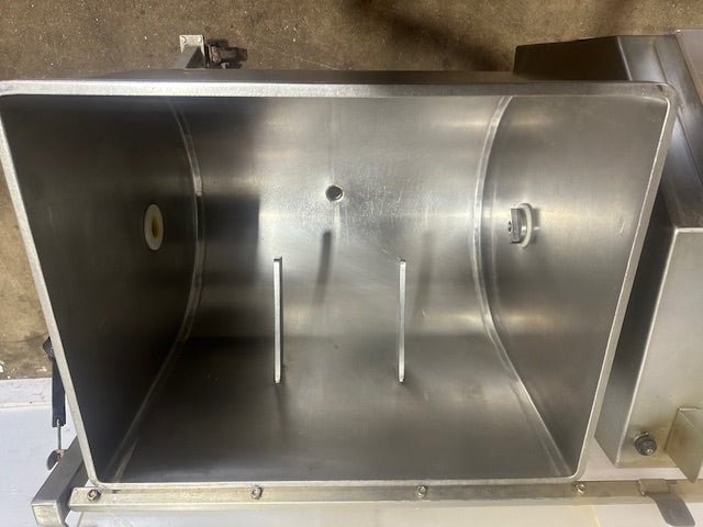 "HOLLY 200"H.D COMMERCIAL 220/440 V, 3PH MEAT MIXER/GRINDER W/ TOP COVER - Second Life - Equipment - collection_name