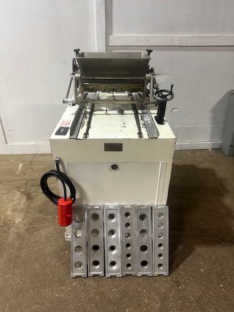 "HORIZON EQUIPMENT" KOOK - E - KING AUTOMATIC COOKIE CUTTER AND DEPOSITOR + 7 DIES - Second Life - Equipment - collection_name