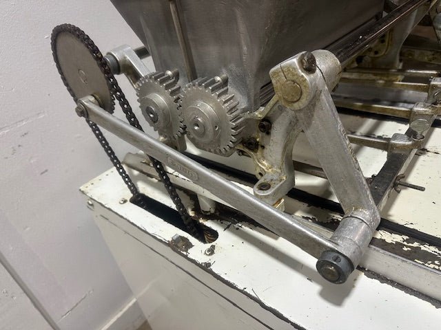 "HORIZON EQUIPMENT" KOOK - E - KING AUTOMATIC COOKIE CUTTER AND DEPOSITOR + 7 DIES - Second Life - Equipment - collection_name