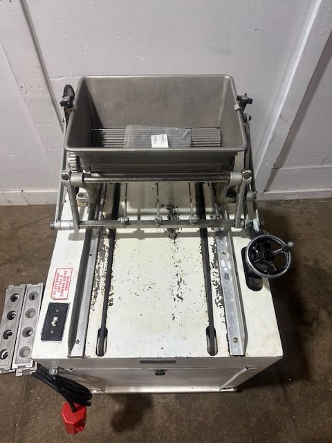 "HORIZON EQUIPMENT" KOOK - E - KING AUTOMATIC COOKIE CUTTER AND DEPOSITOR + 7 DIES - Second Life - Equipment - collection_name