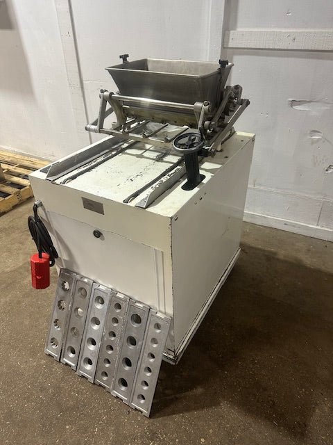 "HORIZON EQUIPMENT" KOOK - E - KING AUTOMATIC COOKIE CUTTER AND DEPOSITOR + 7 DIES - Second Life - Equipment - collection_name