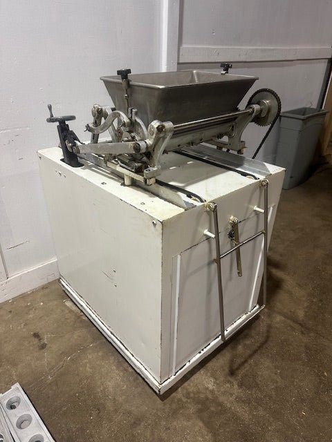"HORIZON EQUIPMENT" KOOK - E - KING AUTOMATIC COOKIE CUTTER AND DEPOSITOR + 7 DIES - Second Life - Equipment - collection_name