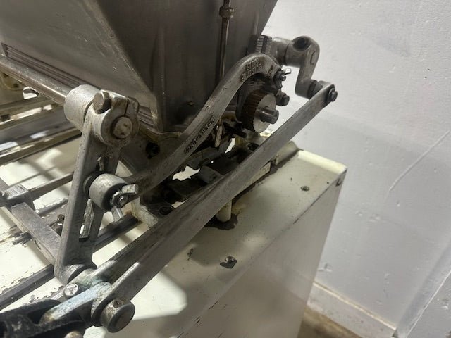 "HORIZON EQUIPMENT" KOOK - E - KING AUTOMATIC COOKIE CUTTER AND DEPOSITOR + 7 DIES - Second Life - Equipment - collection_name