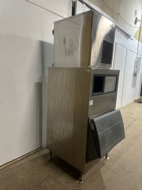 "HOSHIZAKI F - 650MAE - C"HD AIR COOLED ICE MAKER/MACHINE WITH ICE BIN 115 - 120V, 1PH - Second Life - Equipment - collection_name