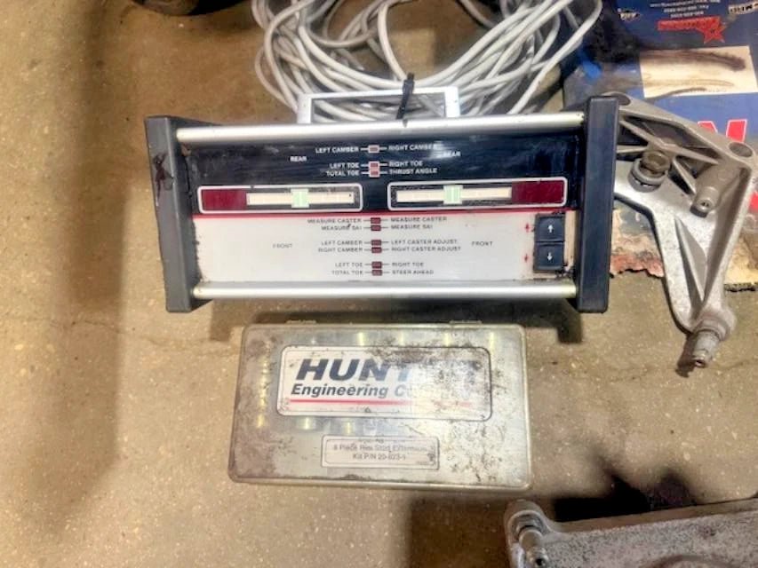 Hunter P 411M wheel alignment machine WITH EXTRA PARTS, OWNER MANUAL - Second Life - Equipment - collection_name