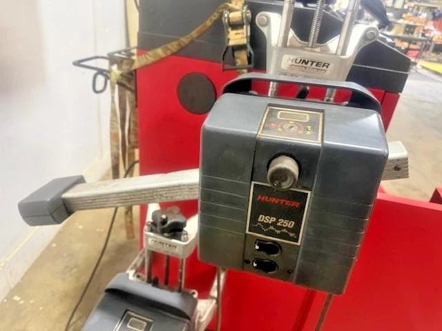 Hunter P 411M wheel alignment machine WITH EXTRA PARTS, OWNER MANUAL - Second Life - Equipment - collection_name
