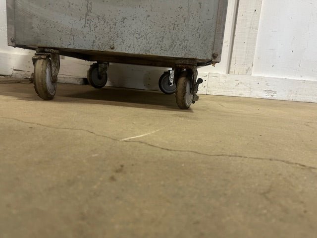 "IMPERIAL" HEAVY DUTY FLOOR TYPE NAT GAS STAINLESS STEEL 24" GRIDDLE WITH OVEN - Second Life - Equipment - collection_name