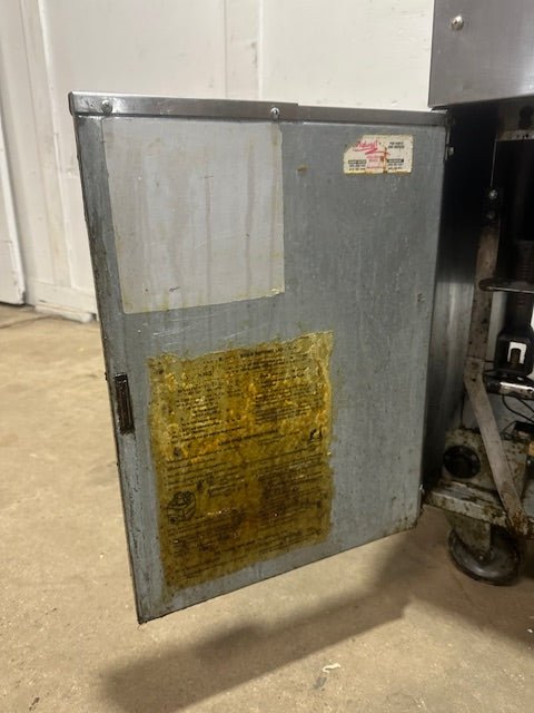 "IMPERIAL IFS - 40"N GAS COMMERCIAL DEEP FRYER ON CASTER W/BASKETS 40LBS 105000BTU - Second Life - Equipment - collection_name