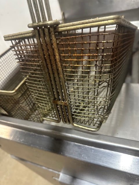 "IMPERIAL IFS - 40"N GAS COMMERCIAL DEEP FRYER ON CASTER W/BASKETS 40LBS 105000BTU - Second Life - Equipment - collection_name