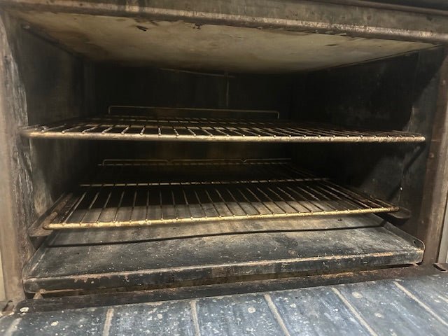 "IMPERIAL" NATURAL GAS HEAVY DUTY COMMERCIAL 6 BURNER STOVE WITH OVEN ON CASTERS - Second Life - Equipment - collection_name