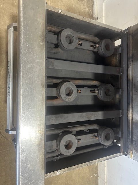 "IMPERIAL"COMMERCIAL N GAS 12" x 12" 6 BURNERS STOVE/RANGE WITH OVEN ON CASTERS - Second Life - Equipment - collection_name