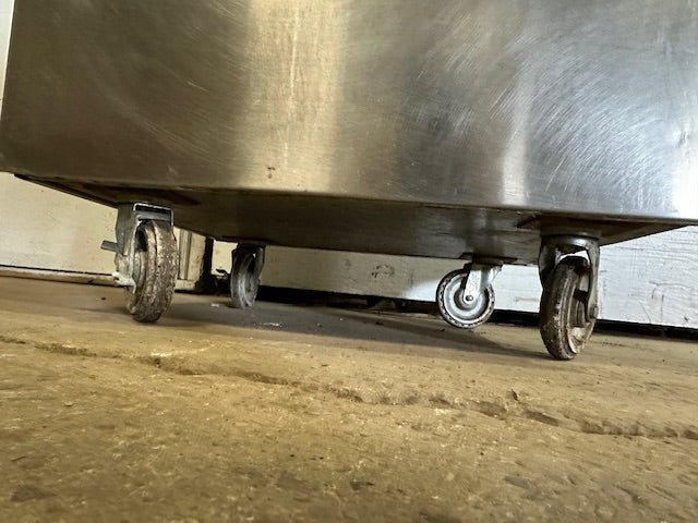 "JADE PRODUCT JSR 246T - 24"COMMERCIAL 24"W GRIDDLE W/OVEN AND FRY TOP, 24000 BTU - Second Life - Equipment - collection_name