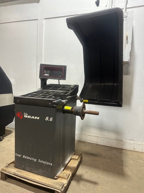 "JOHN BEAN"H.D MODEL 8.6 LR 45083 TIRE BALANCER/ WHEEL BALANCER, 230V 1PH - Second Life - Equipment - collection_name